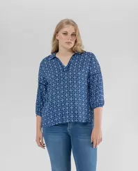 Oferta de BLUSA ESTAMPADA CUELLO SOLAPA Y MANGA TRES CUARTOS AZUL OSCURO por 32,99€ en October