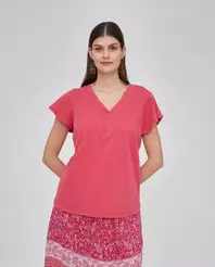 Oferta de CAMISETA ESCOTE PICO CON BOTONES Y MANGA CORTA ROSA por 17,99€ en October