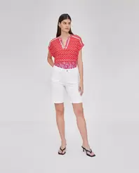 Oferta de PANTALON CORTO CON BOLSILLOS DE PLASTRON EN DELATERO CRUDO por 37,99€ en October