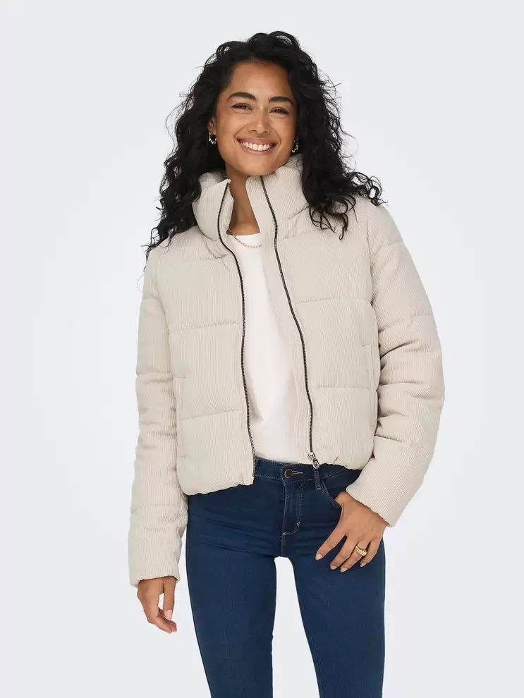 Oferta de ONLNEWDOLLY Chaqueta corta acolchada por 59,99€ en ONLY