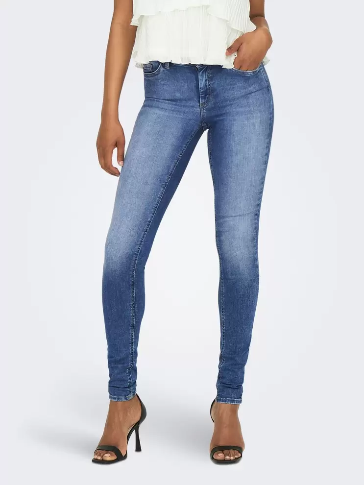 Oferta de ONLBLUSH Cintura media Corte skinny Vaqueros por 44,99€ en ONLY