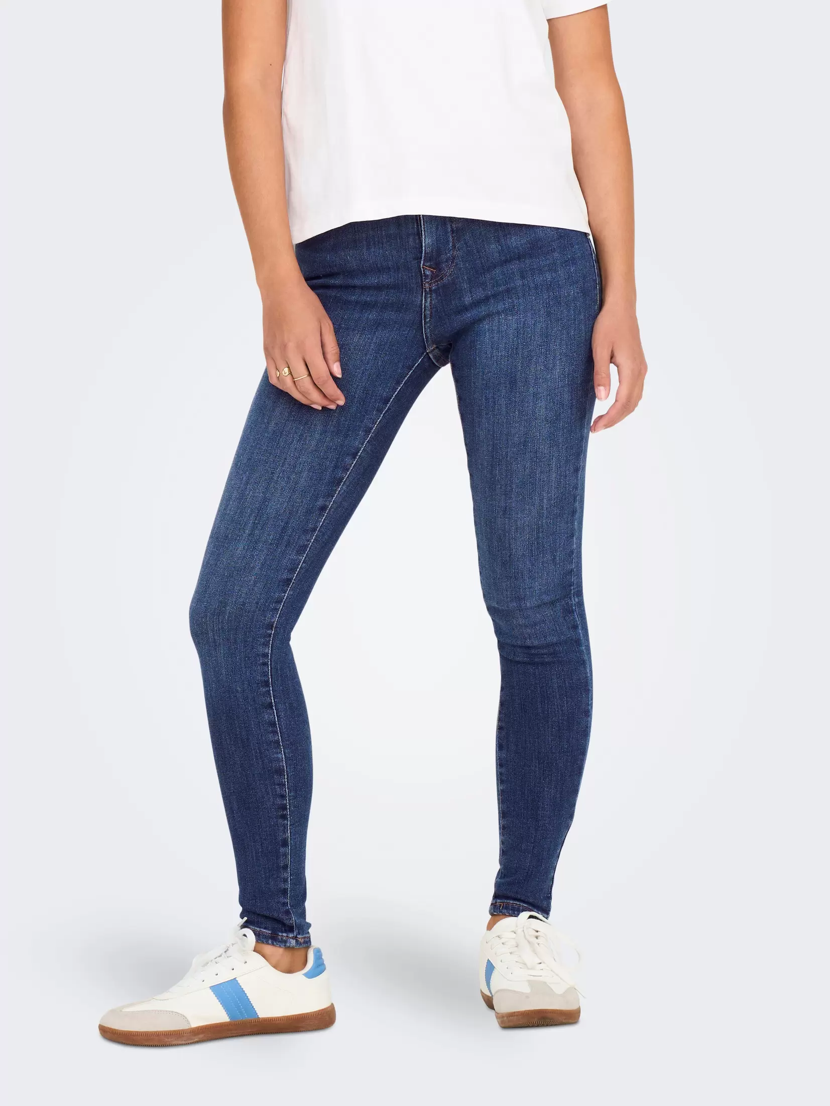 Oferta de ONLPOWER Cintura media Corte skinny Vaqueros por 44,99€ en ONLY