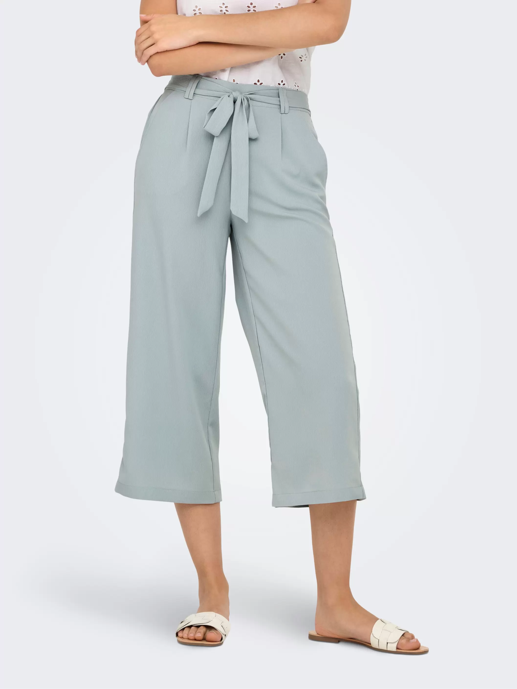 Oferta de ONLNOVA Corte regular Pantalones por 32,99€ en ONLY