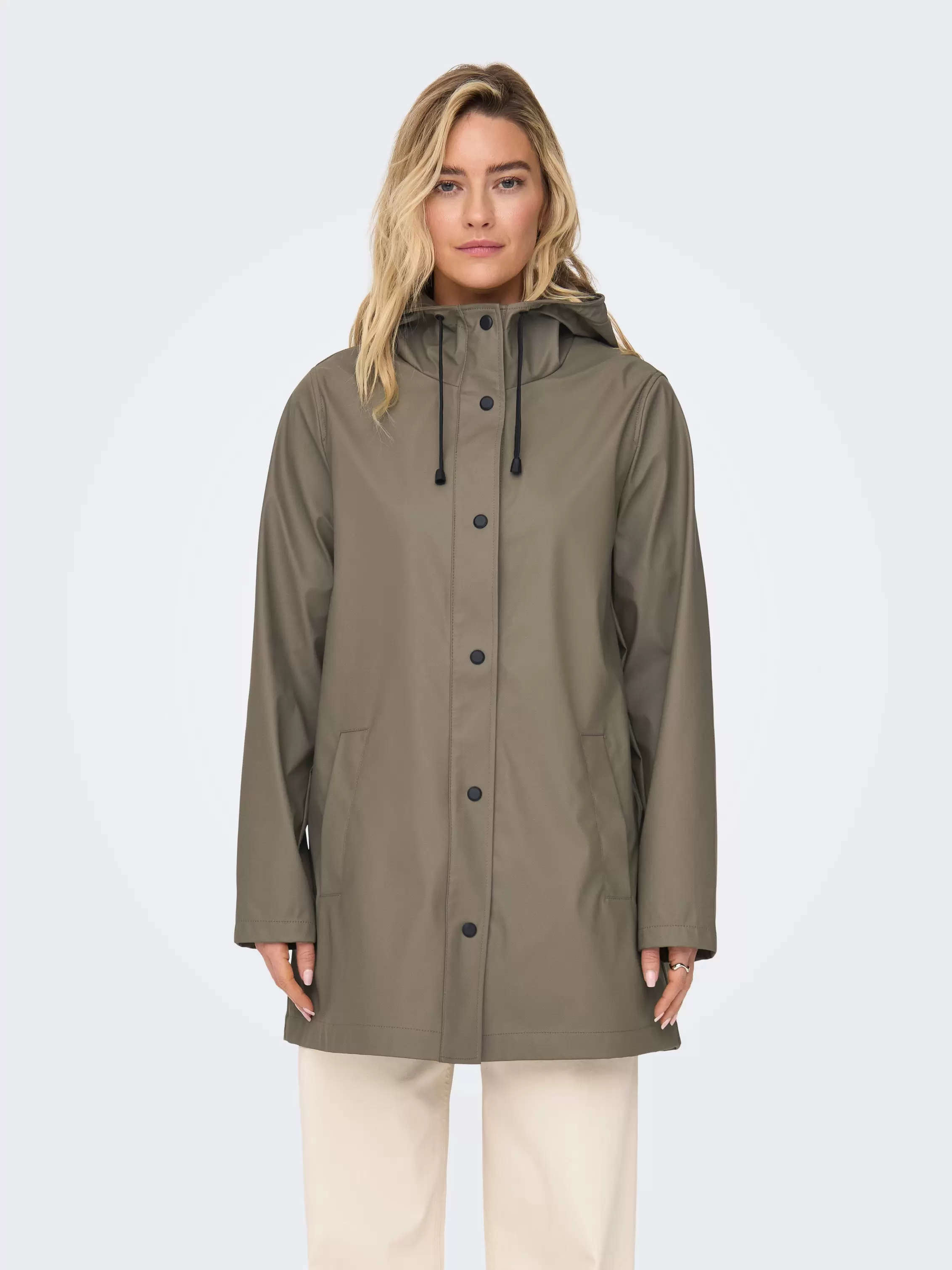 Oferta de ONLNEWELLEN Chubasquero por 49,99€ en ONLY