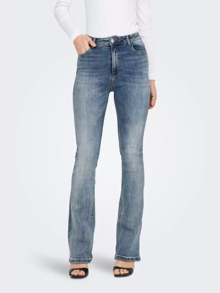 Oferta de ONLMILA Cintura alta Corte flared Vaqueros por 49,99€ en ONLY
