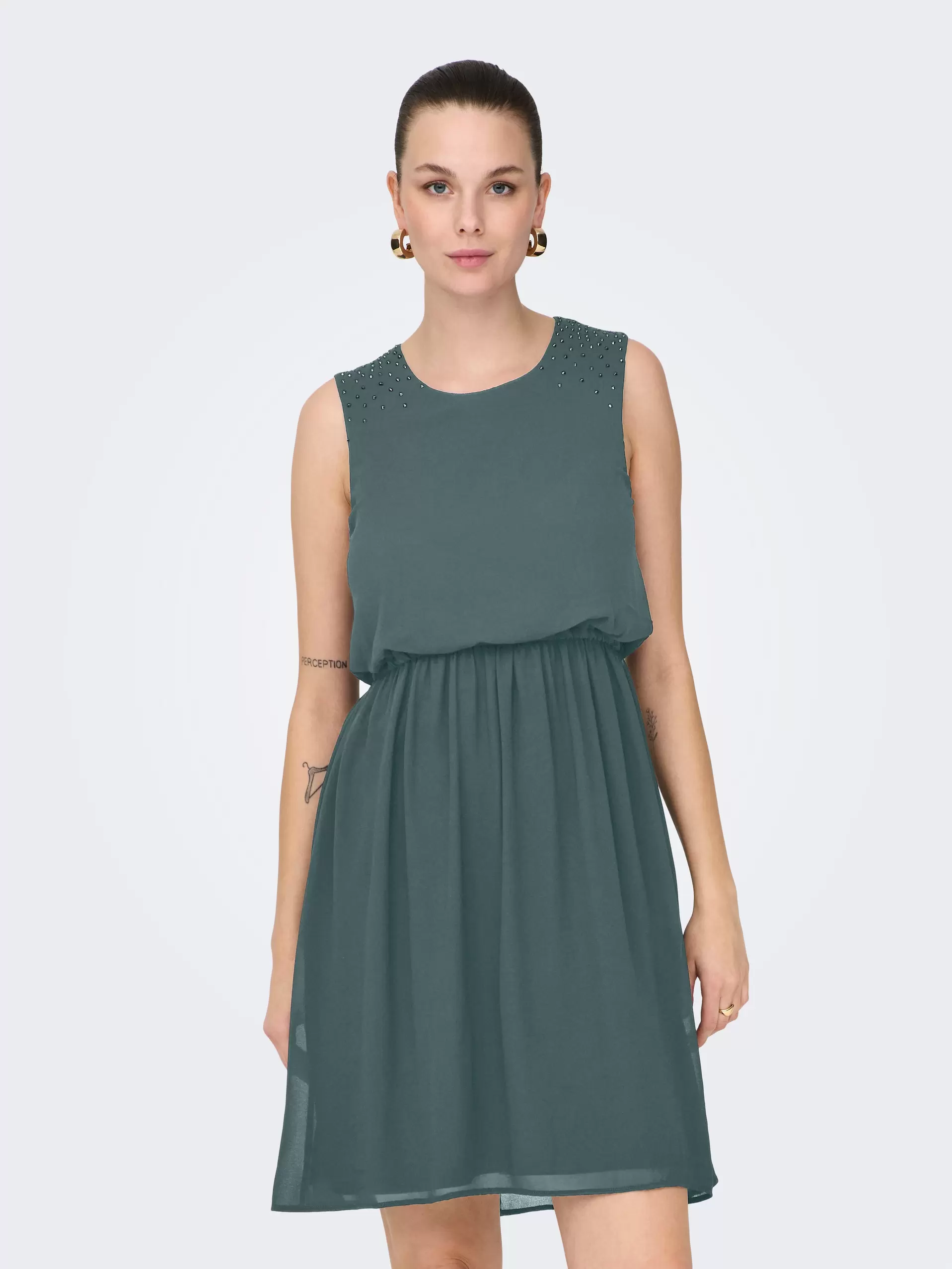 Oferta de ONLSTINNA Vestido corto por 39,99€ en ONLY