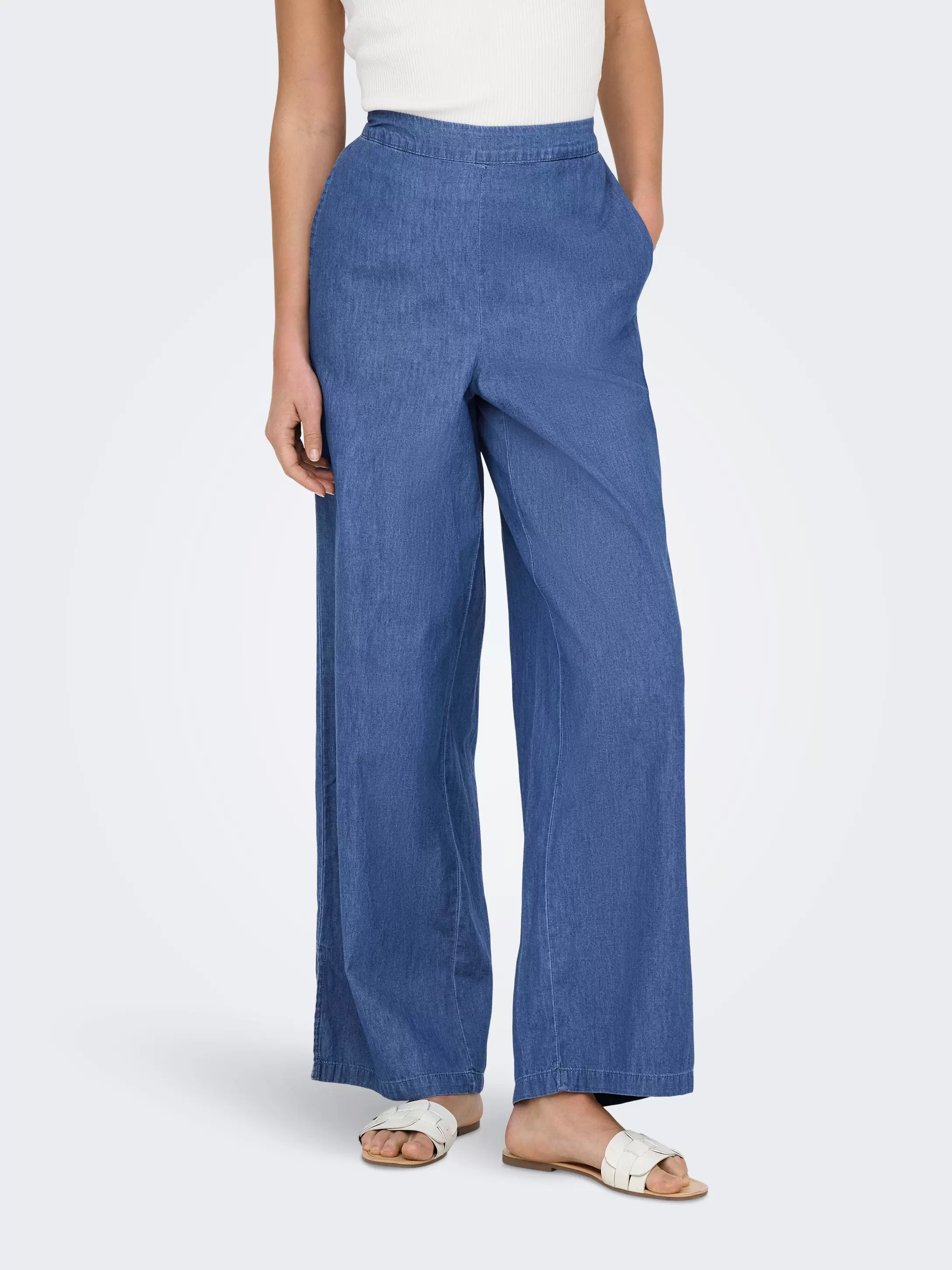 Oferta de ONLNOVA Corte regular Pantalones por 34,99€ en ONLY