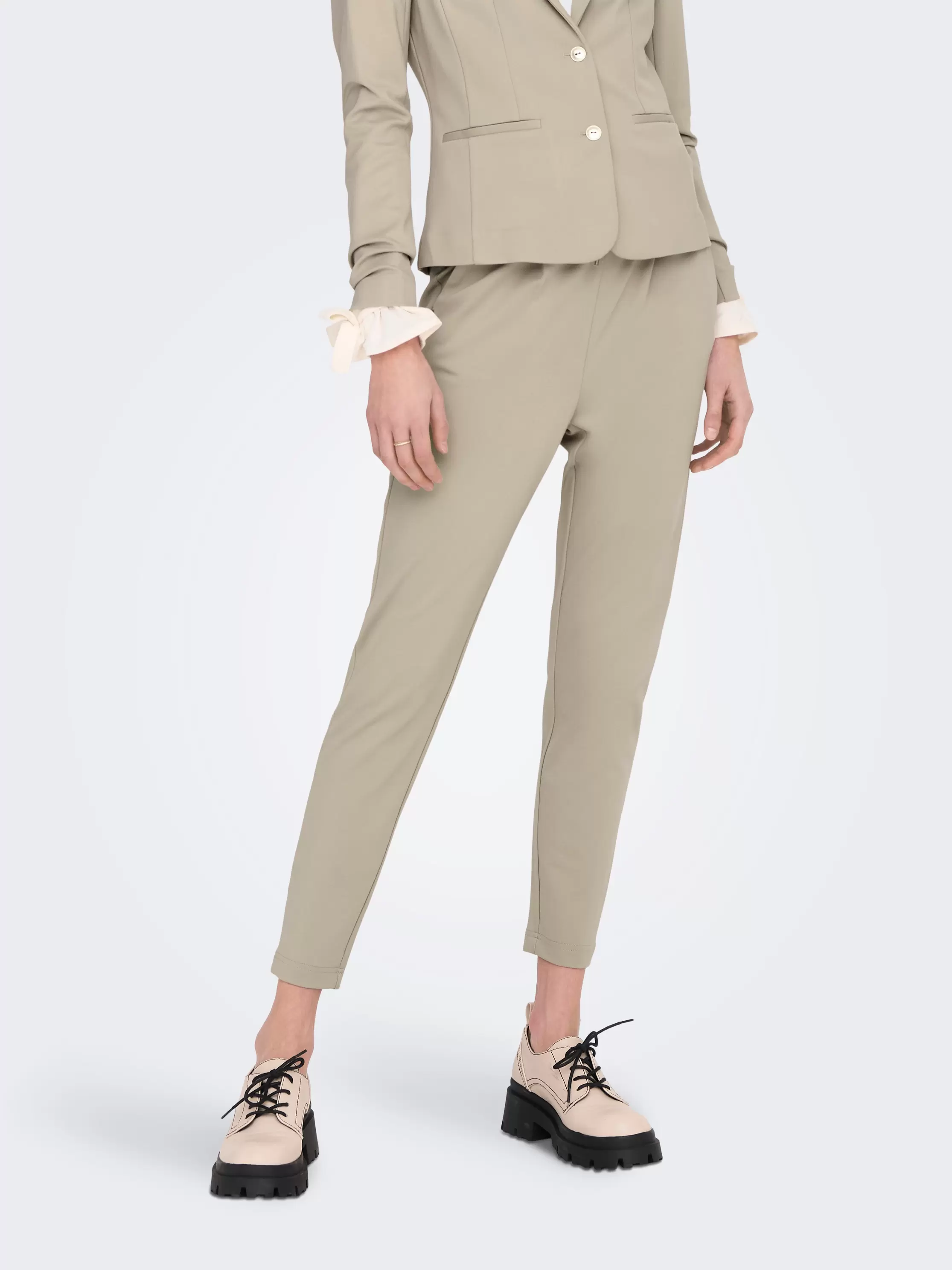 Oferta de ONLPOPTRASH Corte regular Pantalones por 39,99€ en ONLY
