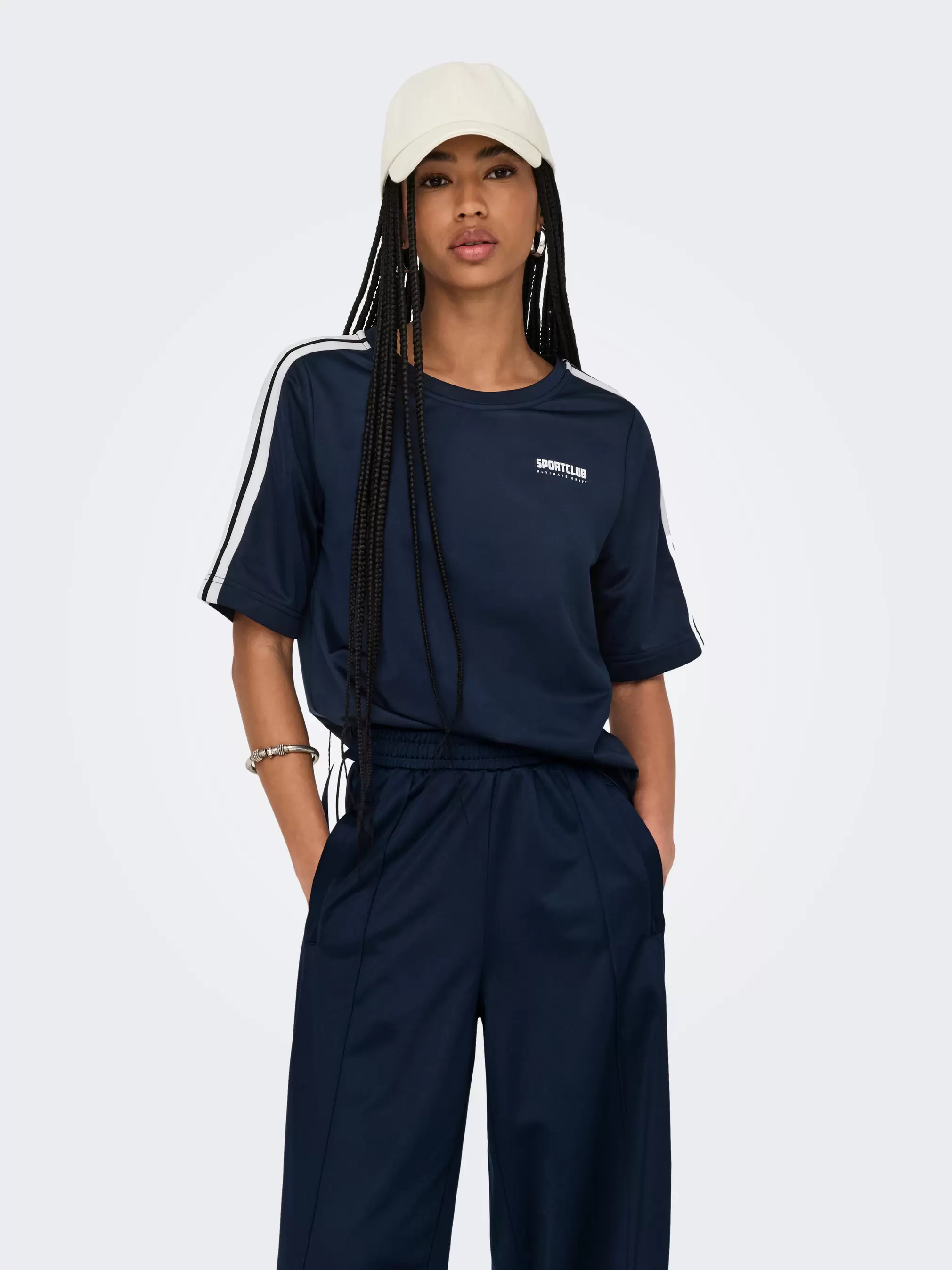 Oferta de ONLSPORTS Sudaderas por 21,99€ en ONLY