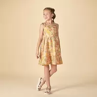 Oferta de Vestido con volantes y tirantes estampado floral para niña por 11,99€ en Orchestra