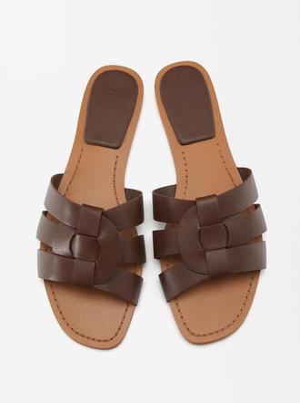 Oferta de Leather Flat Sandals por 29,99€ en Parfois