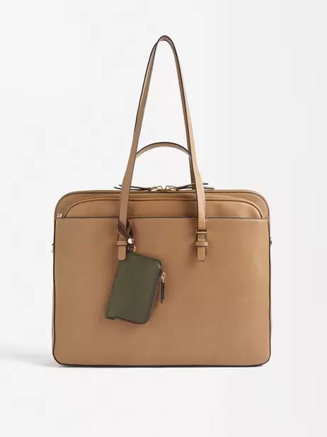 Oferta de Animal Embossed 15” Laptop Bag por 35,99€ en Parfois