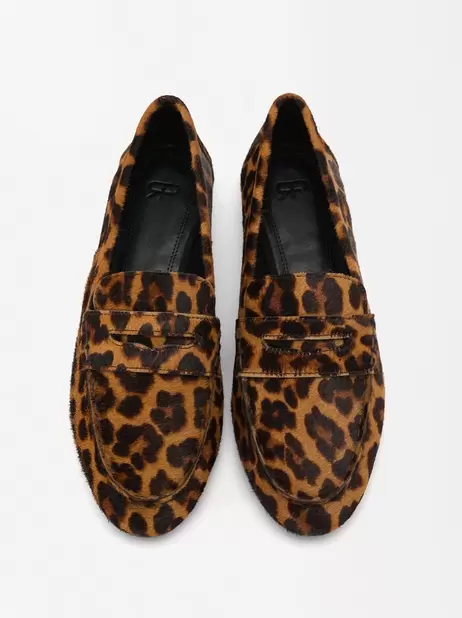 Oferta de Online Exclusive - Leopard Print Leather Loafers por 45,99€ en Parfois