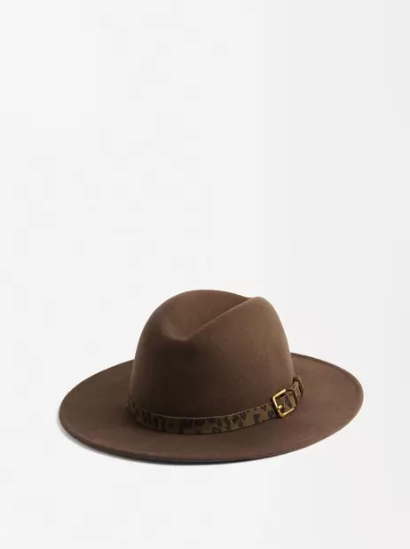 Oferta de Hat With A Leather Belt por 25,99€ en Parfois