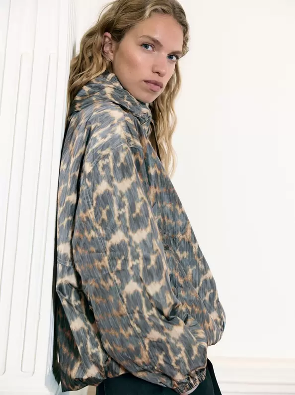 Oferta de Lightweight Leopard Print Parka por 59,99€ en Parfois