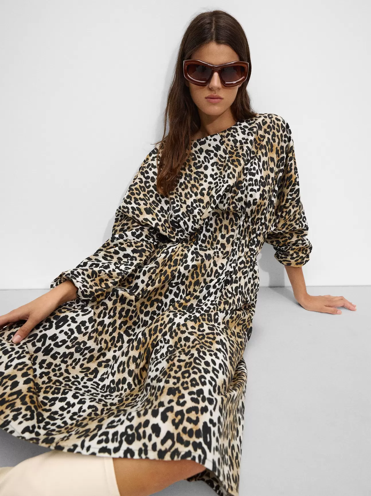 Oferta de Leopard Print Midi Dress por 42,99€ en Parfois