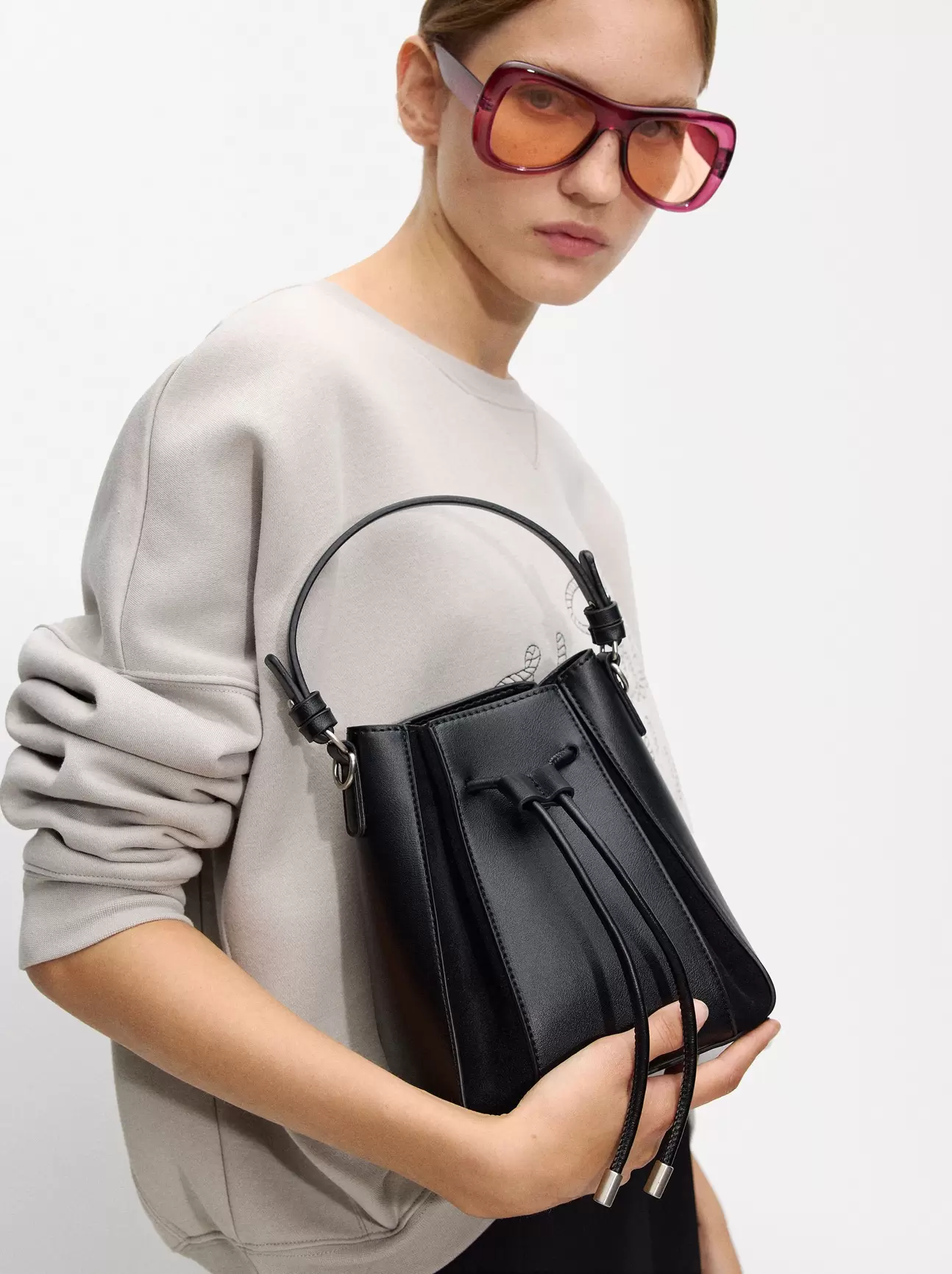 Oferta de Bucket Bag With Leather por 27,99€ en Parfois