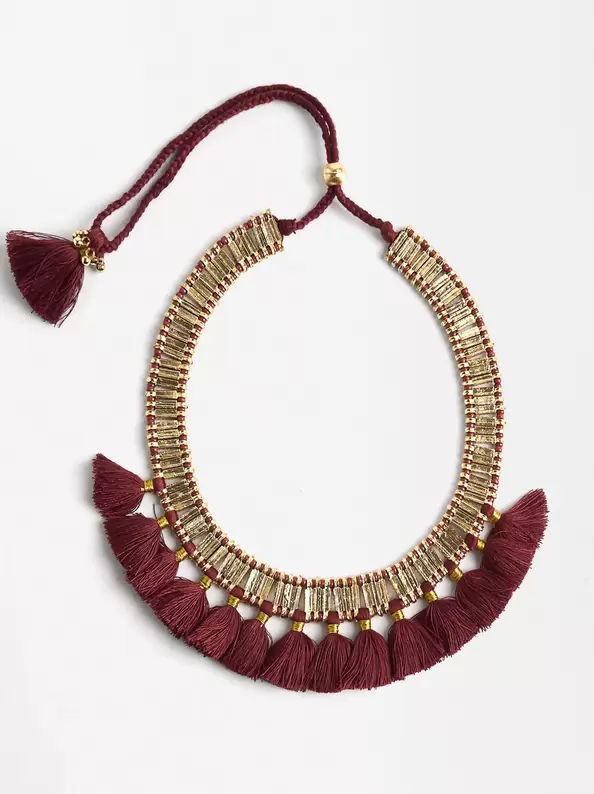 Oferta de Necklace With Pompoms por 19,99€ en Parfois