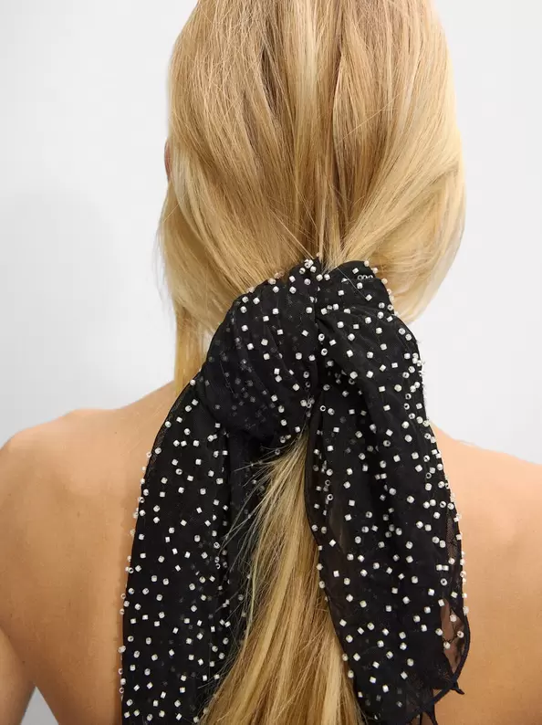 Oferta de Hair Ribbon With Beads por 17,99€ en Parfois