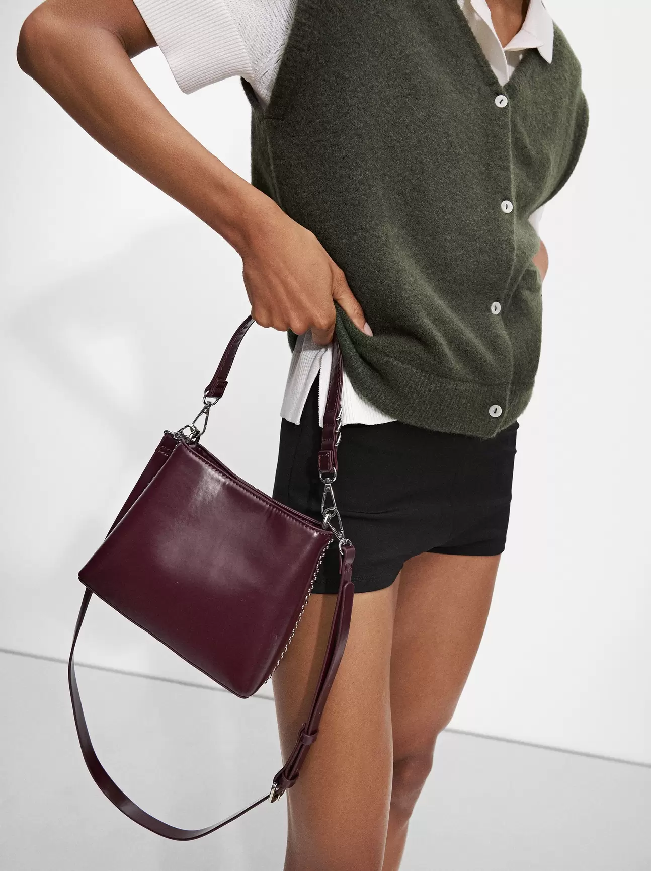 Oferta de Bucket Bag With Studs por 23,99€ en Parfois