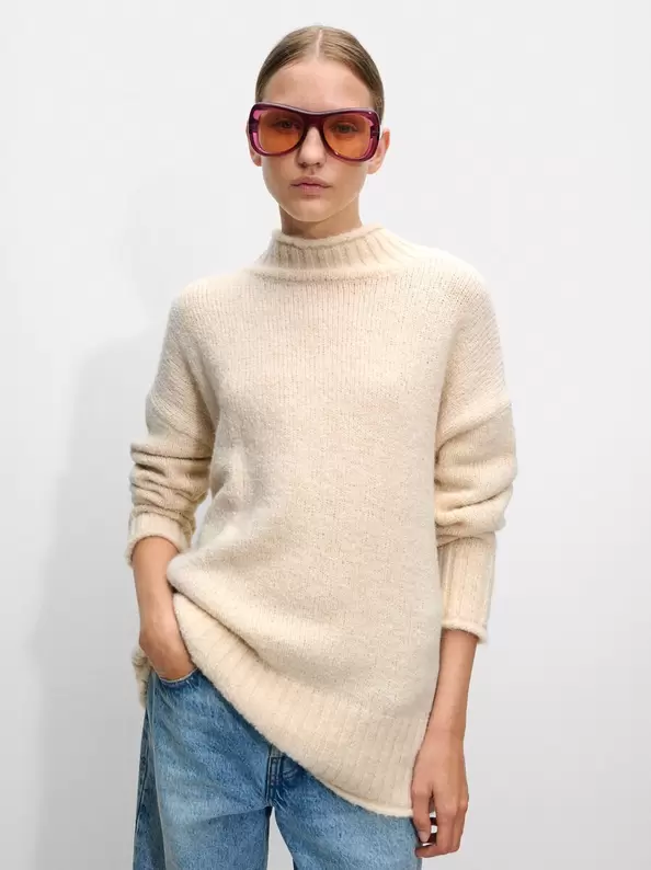 Oferta de Wool Blend Sweater With Mock Neck por 22,99€ en Parfois