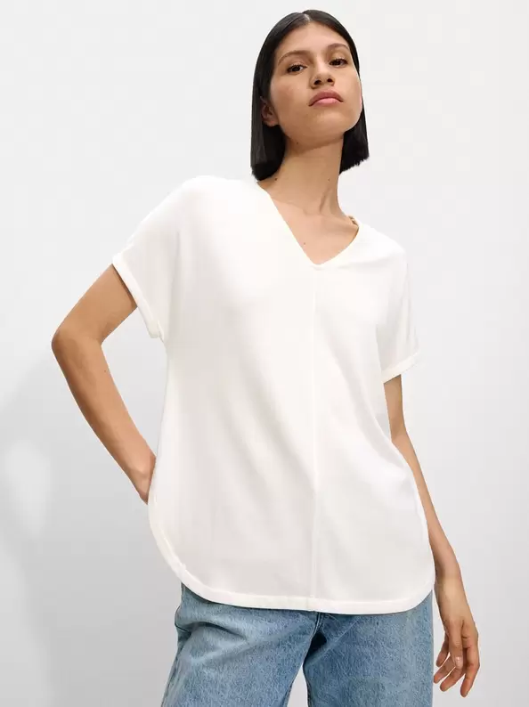 Oferta de V-Neck Basic T-Shirt por 9,99€ en Parfois