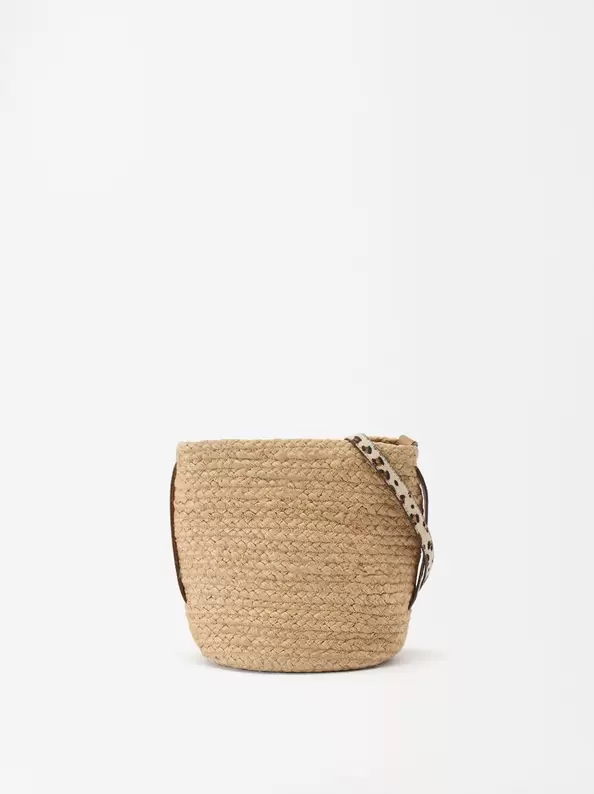 Oferta de Bucket Bag With Leather Crossbody por 7,99€ en Parfois