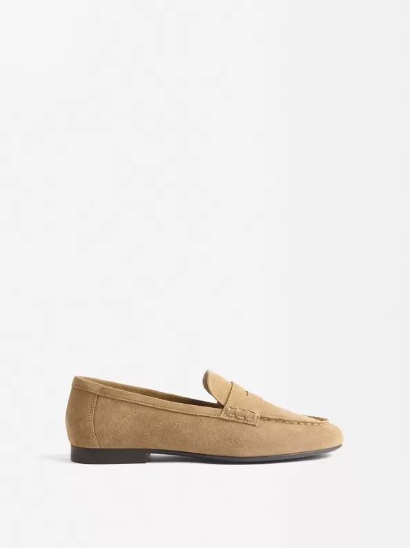 Oferta de Suede Leather Loafers por 25,99€ en Parfois