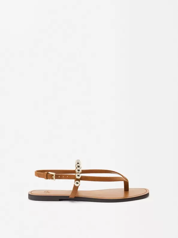 Oferta de Beaded Strap Sandals por 9,99€ en Parfois