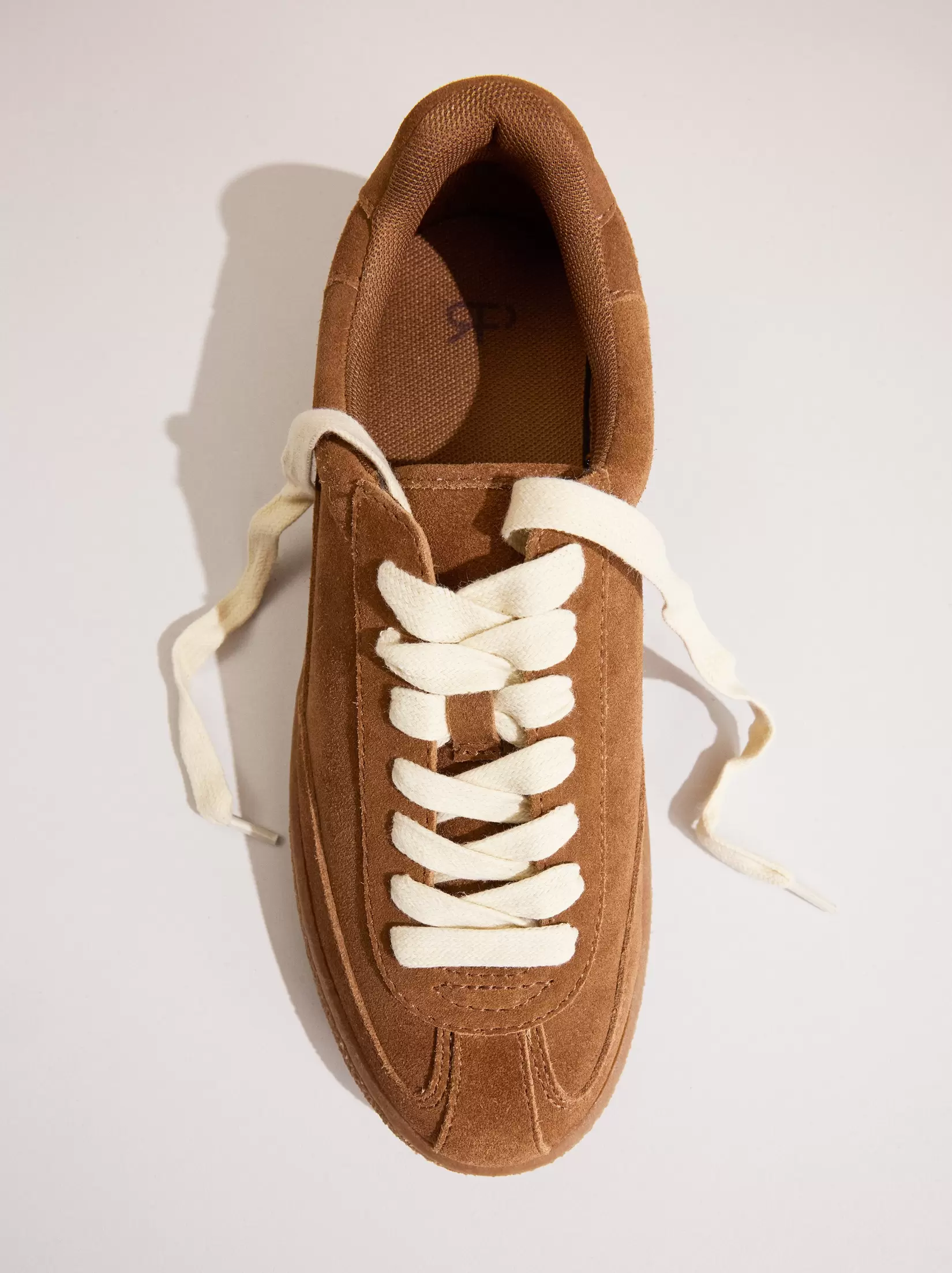 Oferta de Retro Leather Sneakers por 49,99€ en Parfois