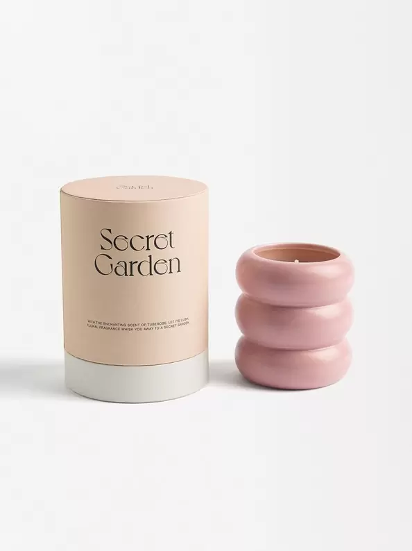 Oferta de Scented Candle Secret Garden por 17,99€ en Parfois