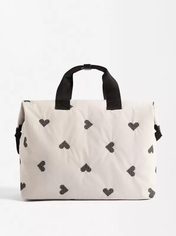 Oferta de Nylon Weekend Bag With Heart Print por 39,99€ en Parfois