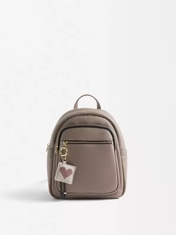 Oferta de Backpack With Heart Pendant por 23,99€ en Parfois