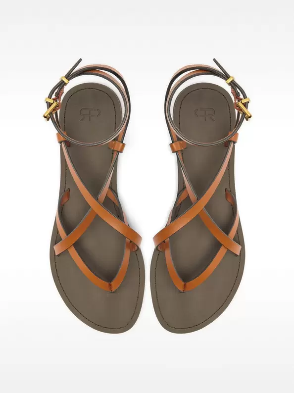 Oferta de Leather sandals with crossed straps por 29,99€ en Parfois