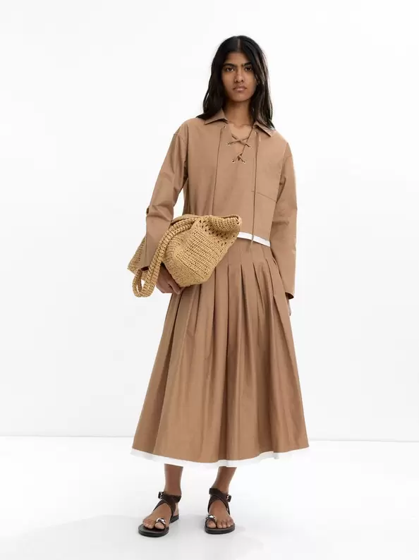 Oferta de Pleated midi skirt 100% cotton por 39,99€ en Parfois