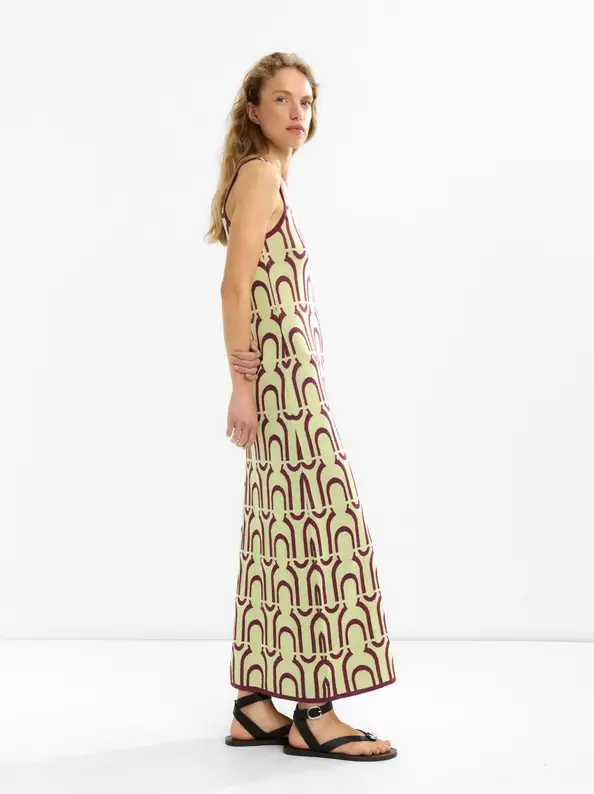 Oferta de Long jacquard knit dress por 39,99€ en Parfois