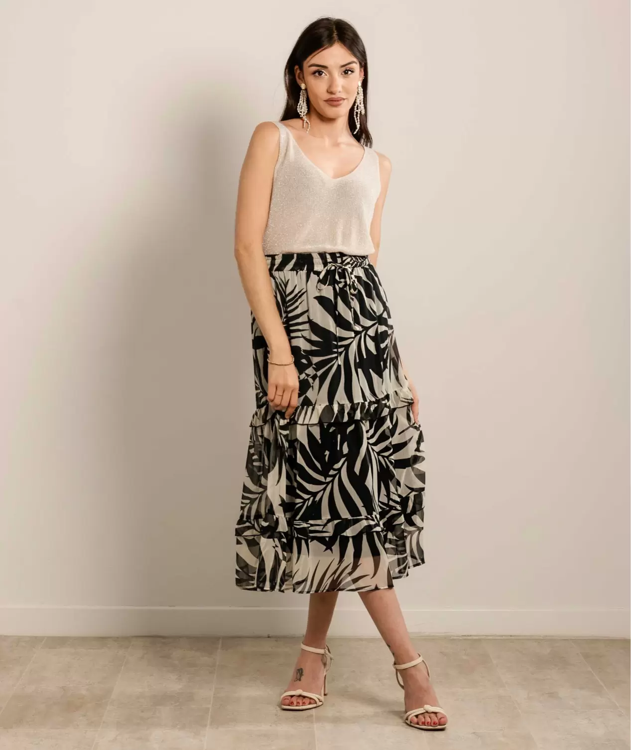 Oferta de FALDA MODEL por 29,9€ en Pilar Prieto