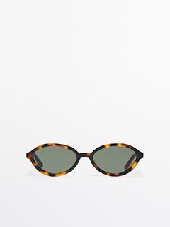 Oferta de Gafas de sol efecto carey por 59,95€ en Massimo Dutti