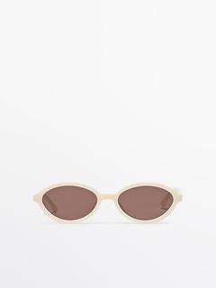 Oferta de Gafas de sol ovaladas por 59,95€ en Massimo Dutti
