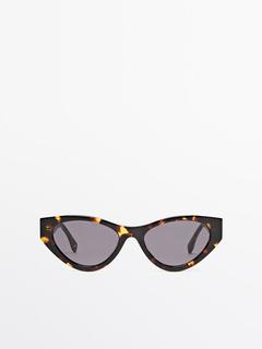 Oferta de Gafas de sol cat eye efecto carey por 59,95€ en Massimo Dutti