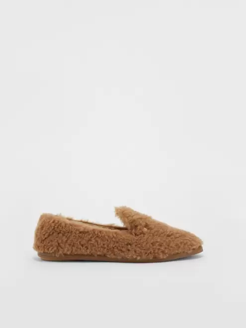 Oferta de Zapatilla de casa de tejido Teddy por 405€ en MaxMara