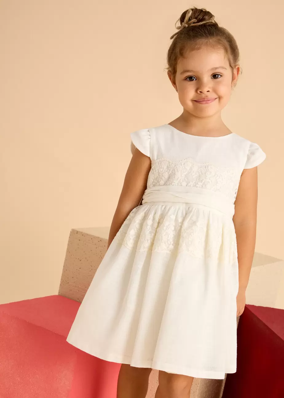 Oferta de Vestido detalle encaje con fajín niña por 49,99€ en Mayoral