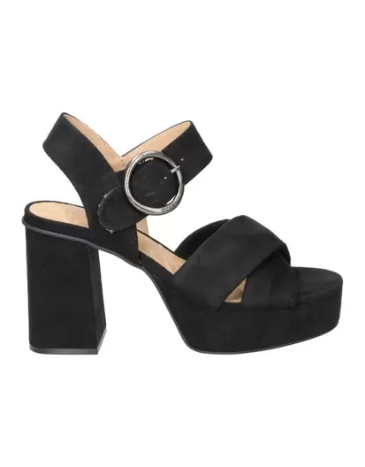 Oferta de Sandalias negras Mustang Sindy por 44,95€ en Megacalzado