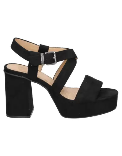 Oferta de Sandalias negras Mustang Sindy por 44,95€ en Megacalzado