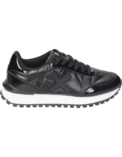 Oferta de Zapatos color negro de cómodo XTI 143250 por 59,95€ en Megacalzado