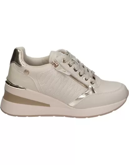 Oferta de Zapatos con cuña XTI 143071 beige por 59,95€ en Megacalzado