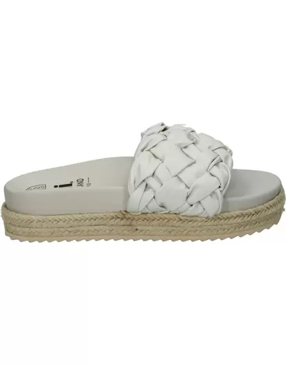 Oferta de Sandalias con plaforma blancas de mujer XTI por 26,95€ en Megacalzado