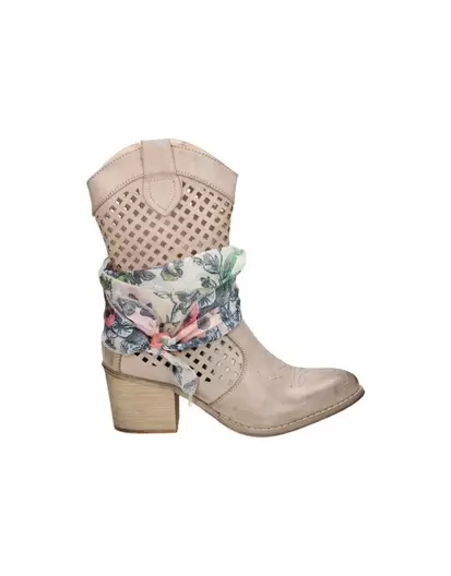 Oferta de Botas camperas beige CHK10 Lily por 44,95€ en Megacalzado