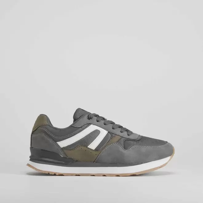 Oferta de Zapatilla retro running gris de NYC por 19,99€ en Merkal