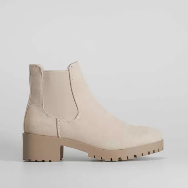 Oferta de Botín chelsea basic track beige NYC por 19,99€ en Merkal